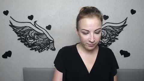 Snapshot of elizabethsho chatting on July 3, 2026, 5:19 pm ElizabethSho online show from July 3, 2026, 5:19 pm