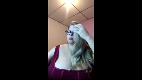 Elizabeth online show from April 21, 2026, 10:32 am