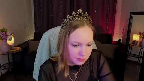 Lizzy online show from November 18, 2025, 12:42 pm