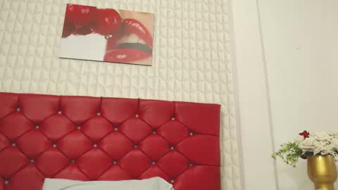 elizabetth_roman online show from January 7, 2026, 8:11 pm