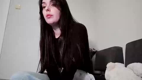 elizbetfox online show from October 7, 2025, 6:49 pm