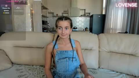 Eliz                               online show from September 14, 2025, 5:39 am