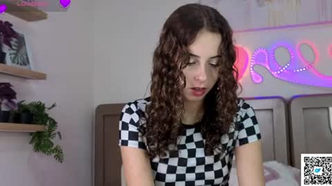 Snapshot of ella_desire chatting on June 14, 2026, 3:58 pm ella_desire online show from June 14, 2026, 3:58 pm