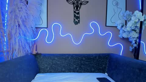 Ella online show from November 24, 2025, 12:16 pm