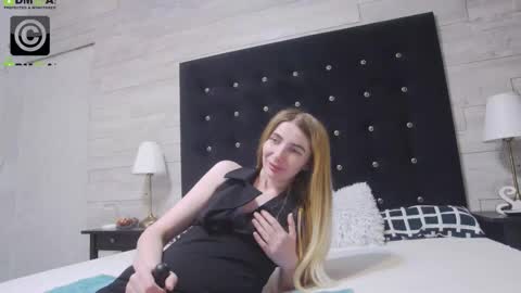 Snapshot of ella_lizzie chatting on October 20, 2025, 6:41 pm ella_lizzie online show from October 20, 2025, 6:41 pm