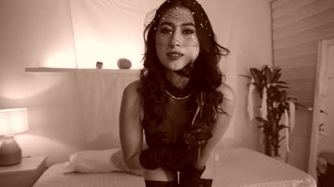 ELLA OWEN online show from October 31, 2025, 6:42 pm