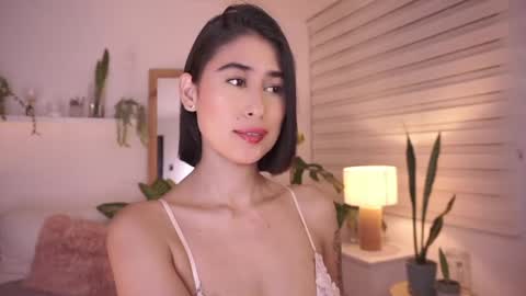 ELLA OWEN online show from April 18, 2026, 5:28 pm