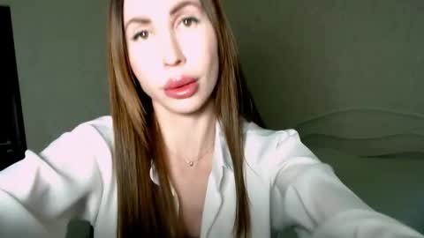 Ella online show from September 9, 2025, 8:14 am