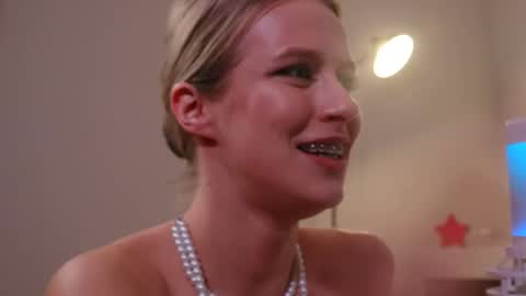 Ella online show from January 18, 2025, 1:52 am