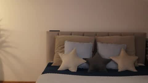 Ella online show from February 9, 2025, 7:19 pm