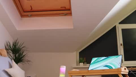 Ella online show from March 2, 2025, 11:09 pm