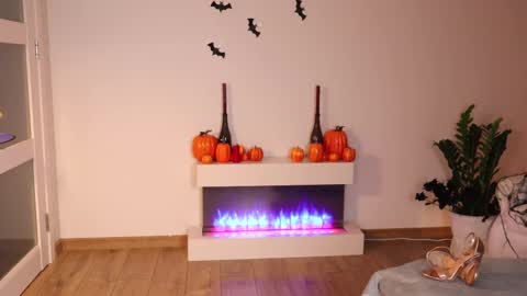 Ella online show from October 26, 2025, 7:42 pm