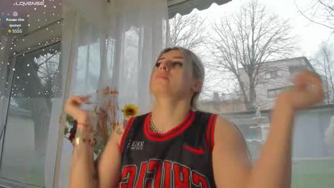 ella_vee online show from March 23, 2026, 5:33 am