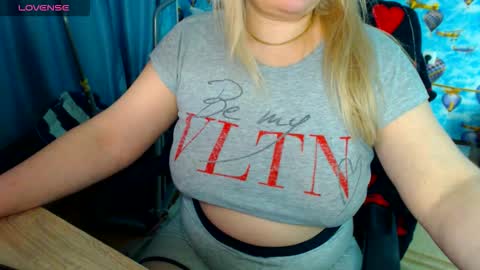 Snapshot of ellabella36dd chatting on March 12, 2026, 10:27 pm IsaBella online show from March 12, 2026, 10:27 pm