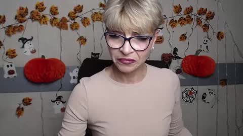 EllaBonito online show from November 13, 2025, 6:45 am