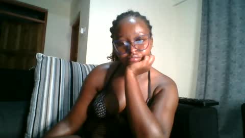 ellah-simone online show from June 11, 2026, 11:25 pm