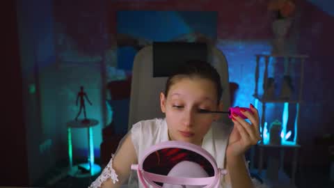 Ella online show from February 9, 2025, 4:57 am