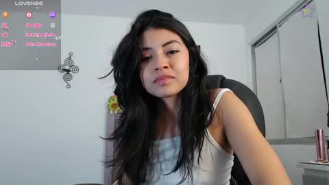 Snapshot of ellajonz chatting on August 5, 2026, 4:04 am Ella Amoneth online show from August 5, 2026, 4:04 am