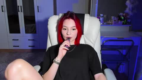 ellales online show from November 25, 2025, 10:48 am