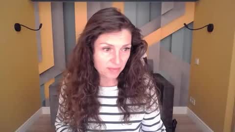 EllaLongs online show from April 12, 2026, 11:37 am