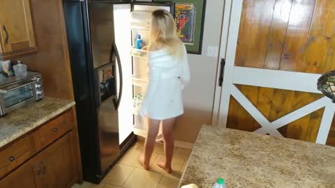 ellalowe online show from April 1, 2026, 11:57 pm