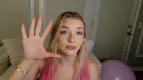 ellalowe online show from May 15, 2026, 10:28 pm