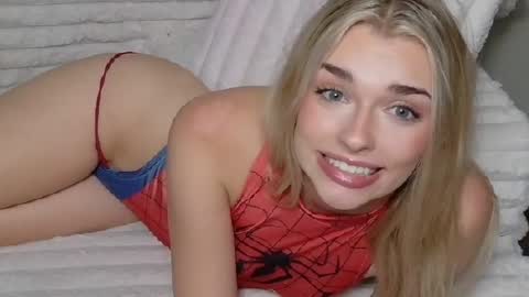 ellalowe online show from May 21, 2026, 11:12 pm