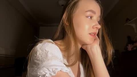 Ella online show from October 5, 2025, 7:12 pm