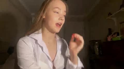 Ella online show from October 9, 2025, 6:50 pm