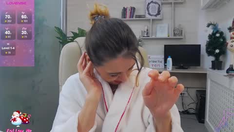            online show from December 19, 2024, 10:00 pm