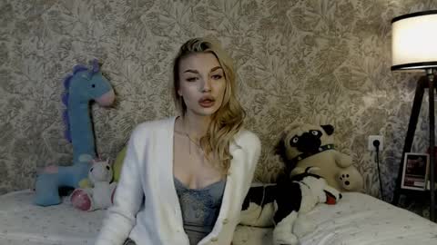 ellamilla online show from November 21, 2025, 10:58 am