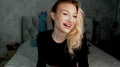 Snapshot of ellamilla chatting on July 17, 2026, 1:07 pm ellamilla online show from July 17, 2026, 1:07 pm