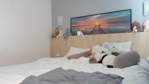 Ella Mira online show from May 22, 2026, 2:19 am