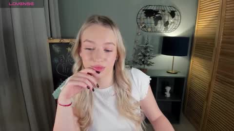 elldiana online show from December 15, 2025, 1:32 am