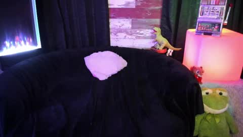 ELLE online show from November 1, 2025, 7:27 pm