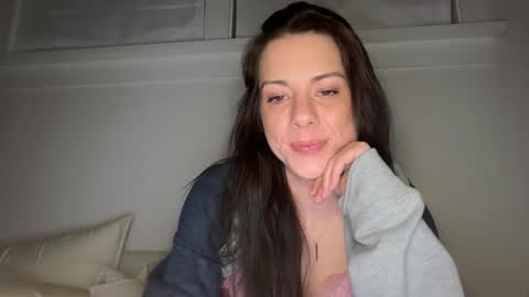 Elle67 online show from September 18, 2025, 9:33 am