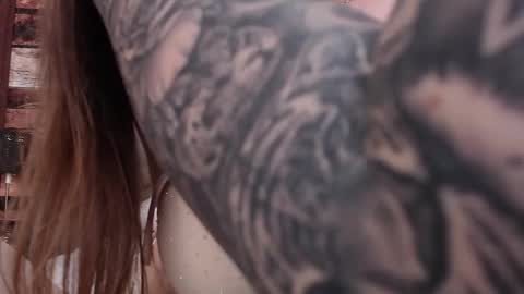 Elle online show from September 23, 2025, 3:53 am