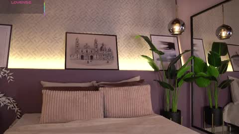 Elle Diane online show from April 20, 2026, 12:57 am