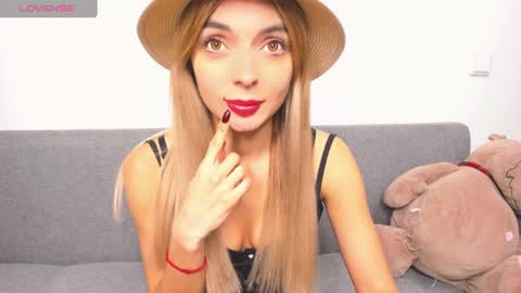 ellen_flow online show from December 11, 2024, 11:43 pm