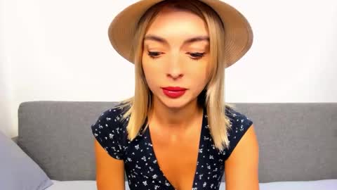 ellen_flow online show from September 19, 2025, 8:09 pm