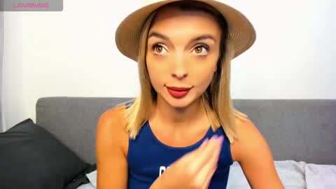 ellen_flow online show from September 22, 2025, 8:55 pm