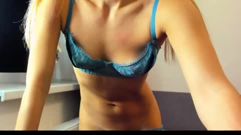 Snapshot of ellen_flow chatting on March 28, 2026, 6:07 pm ellen_flow online show from March 28, 2026, 6:07 pm