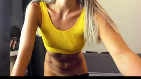 Snapshot of ellen_flow chatting on April 23, 2026, 6:43 pm ellen_flow online show from April 23, 2026, 6:43 pm
