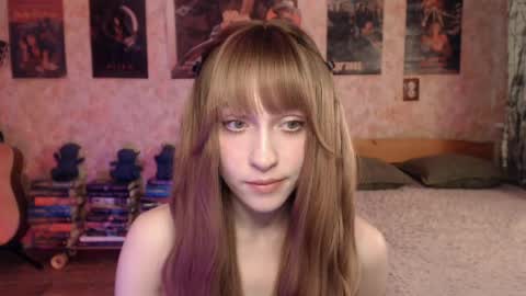 ellie_friendly online show from April 25, 2026, 1:52 am