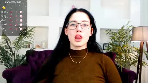 ellie_magic online show from April 23, 2026, 1:24 pm