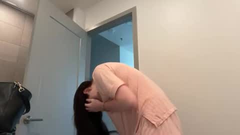 Snapshot of elliebrooksss chatting on March 11, 2026, 8:04 pm ellie online show from March 11, 2026, 8:04 pm