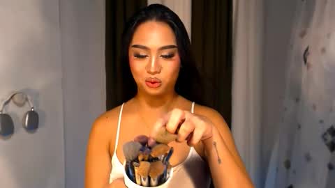 Snapshot of elliecummers chatting on November 24, 2025, 5:12 pm ellie online show from November 24, 2025, 5:12 pm