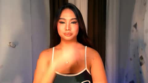 Snapshot of elliecummers chatting on December 3, 2025, 7:01 pm ellie online show from December 3, 2025, 7:01 pm