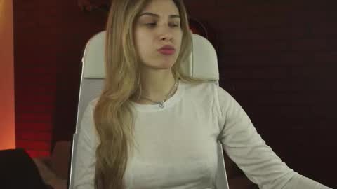 elliecutes online show from September 29, 2025, 8:08 am