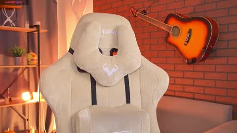Snapshot of elliecutes chatting on May 19, 2026, 6:09 am elliecutes online show from May 19, 2026, 6:09 am